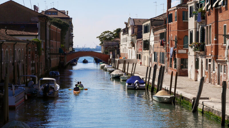 Beyond Sightseeing : Kayaking the canals of Canaregio