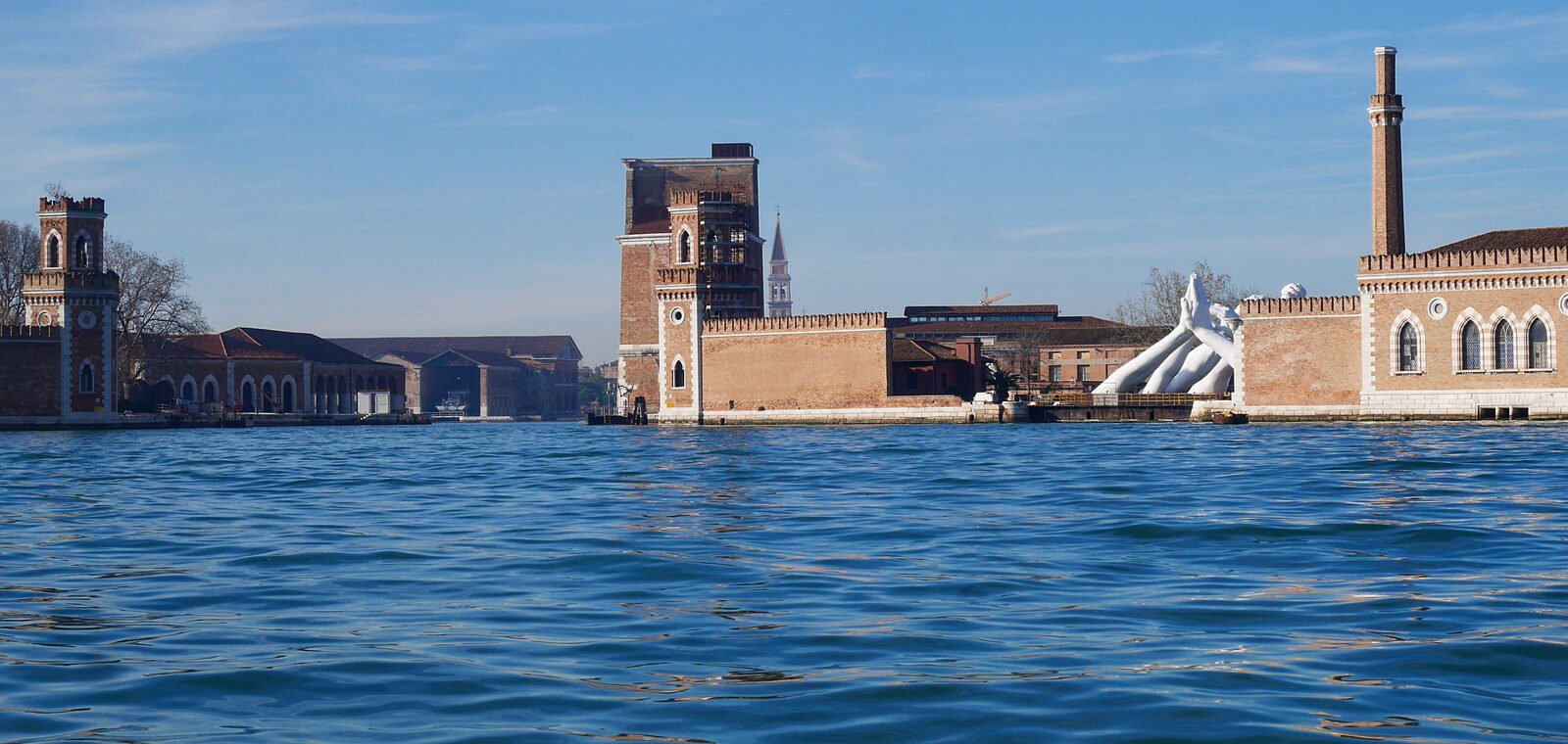 Arsenale : Porta Nuova seen from the lagoon