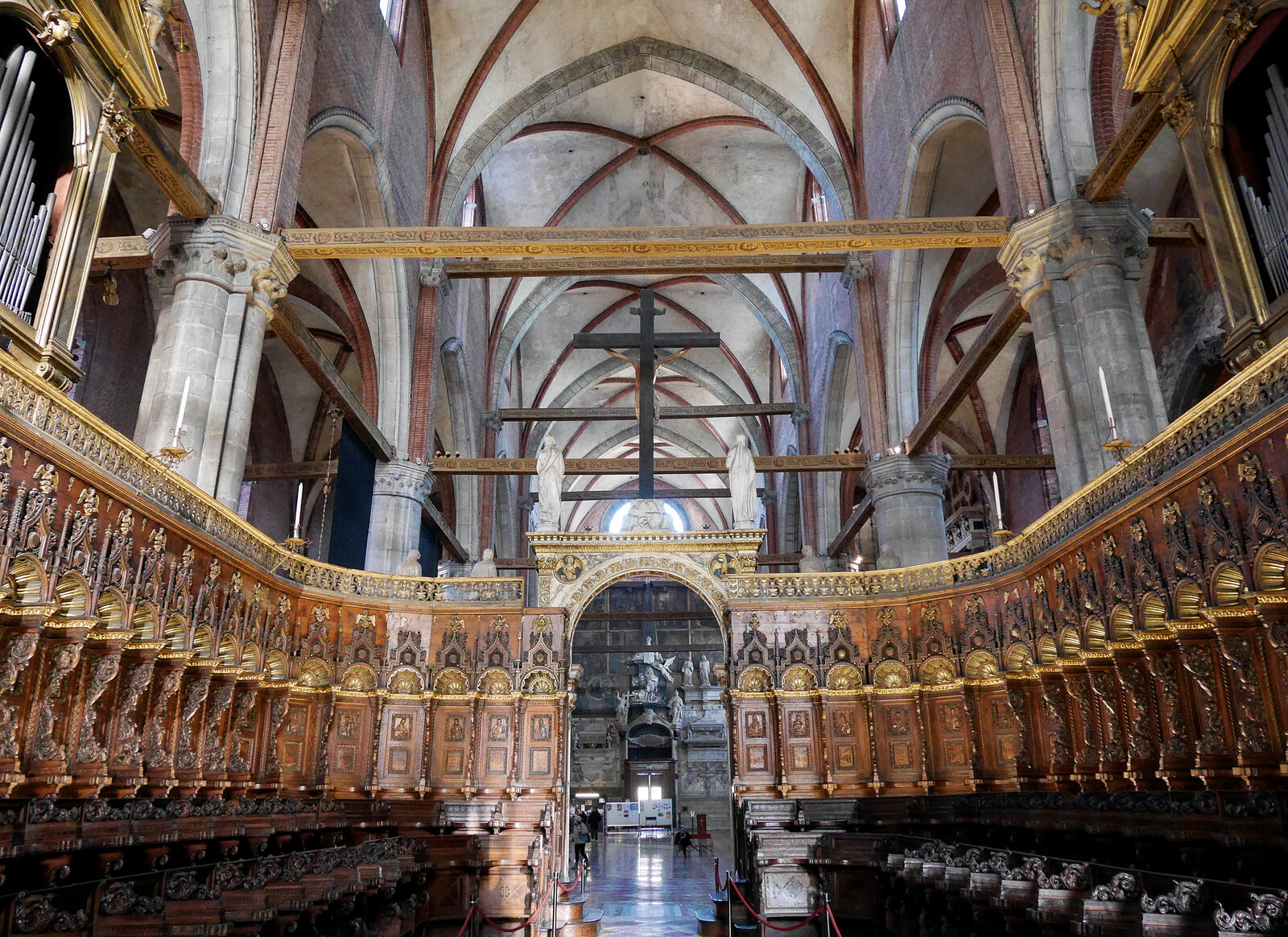 Basilica dei Frari : Remarkably, it is the only choir screen remaining in Venice today