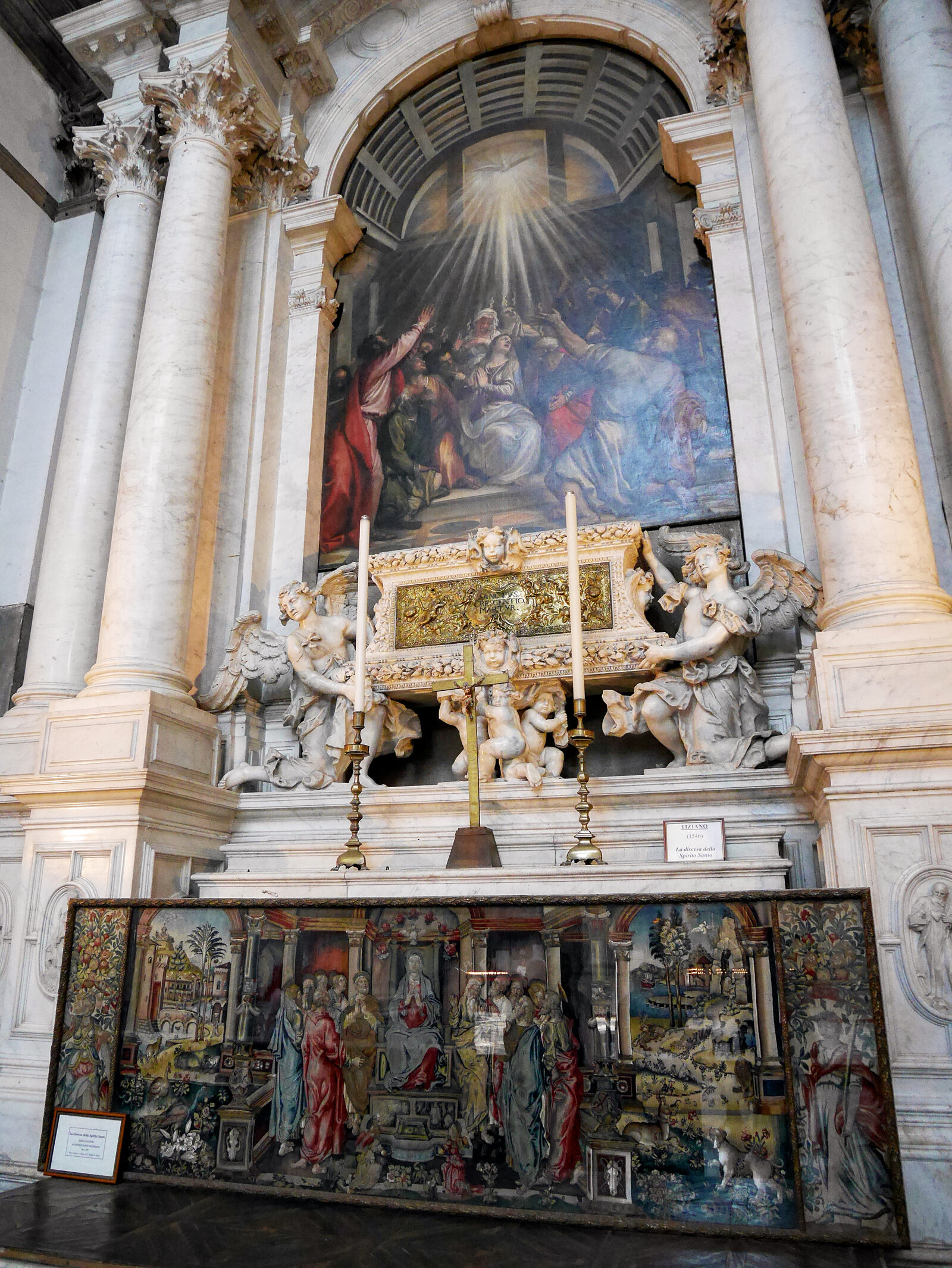 La Salute : Art fills each of the six radiating chapels and in this one, you’ll find Titian’s Descent of the Holy Spirit from 1545