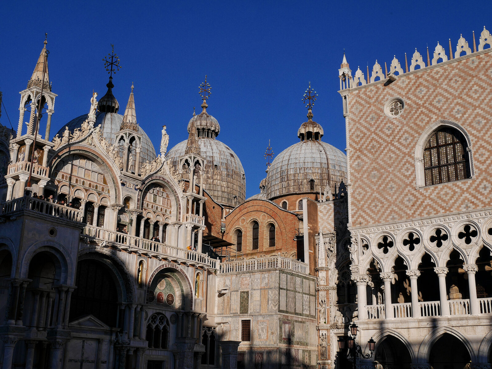 Basilica di San Marco : The original brick structure is still visible at the junction with Palazzo Ducale