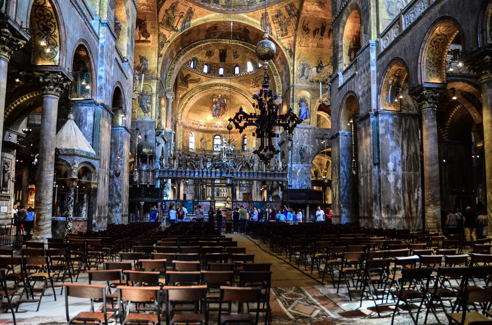 Basilica di San Marco : The interior is divided into the earthly lower part and the upper celestial part, in accordance with the rules of Byzantine religious architecture
