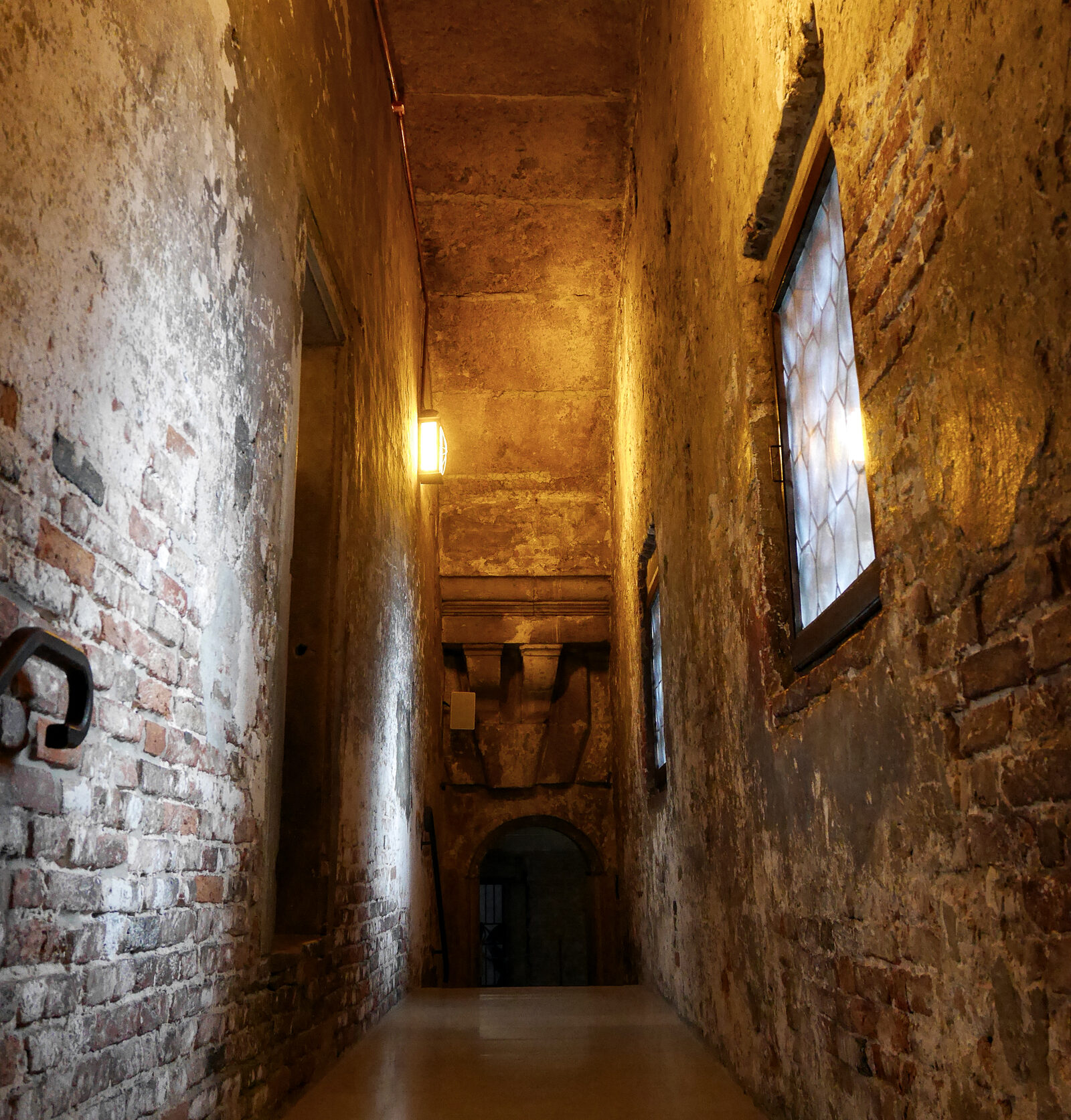 Bridge of Sighs : Crossing the bridge toward the new prisons