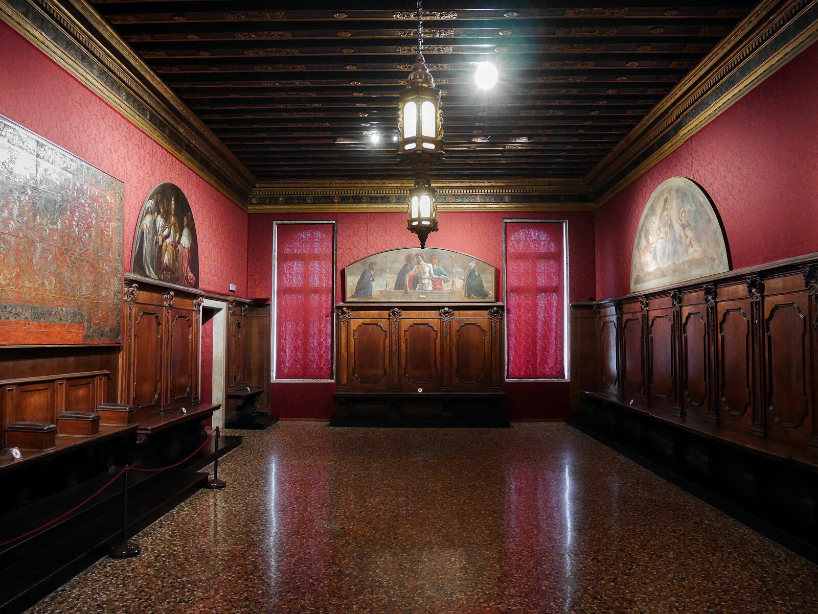 Bridge of Sighs : Sala della Quarantia Criminale - one of the last rooms from Palazzo Ducale the prisoners will see before walking inside the bridge...
