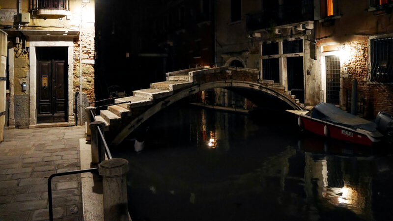 印象的な橋 : 夜のPonte Chiodo