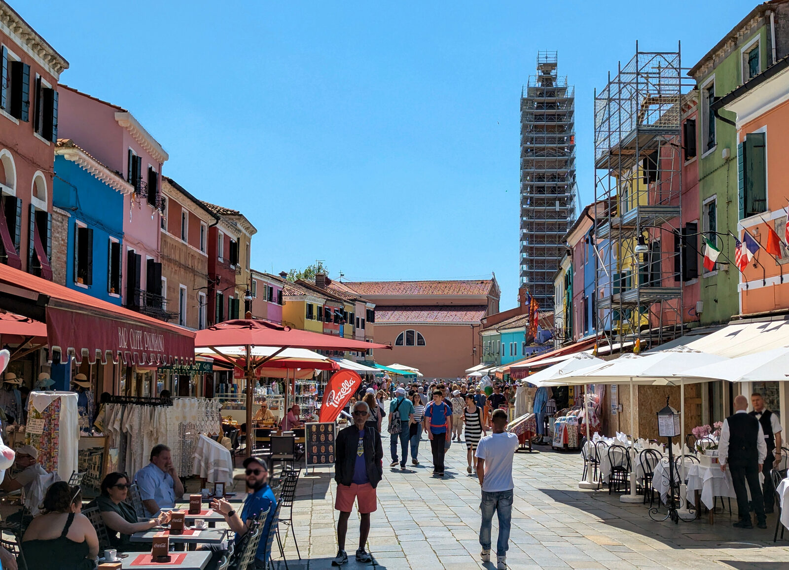 Burano : This is the same Via Baldassare Galuppi a few hours later, around noon