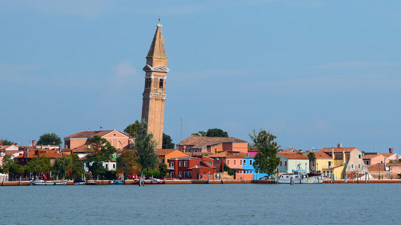 Burano : The leaning campanile of San Martino is the unmistakable sign that you're nearing Burano