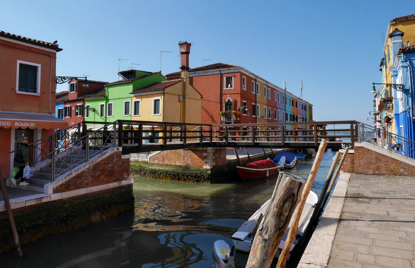 Burano : Tre Ponti is a unique wooden footbridge that branches in three directions