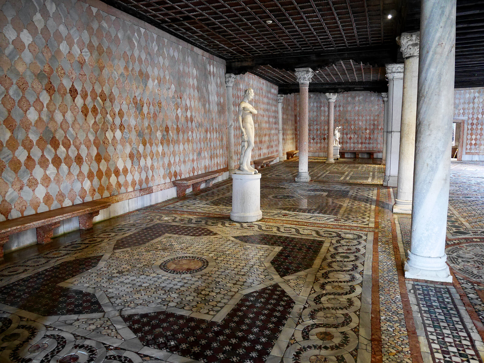 Ca' d'Oro : On the ground floor, stroll across the expansive mosaic floor designed by Baron Franchetti himself