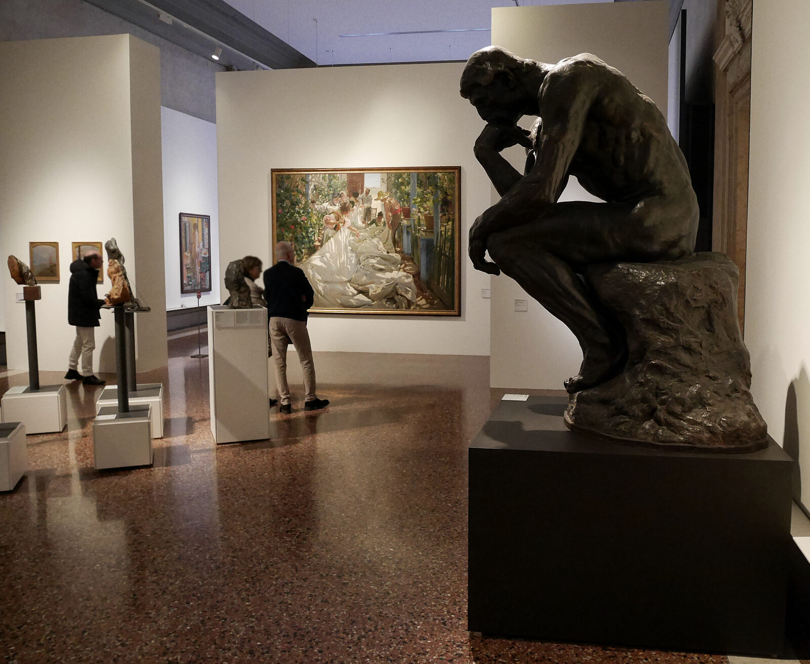 Ca' Pesaro : The first floor is reserved for modern art, such as this cast of 'The Thinker' by Auguste Rodin