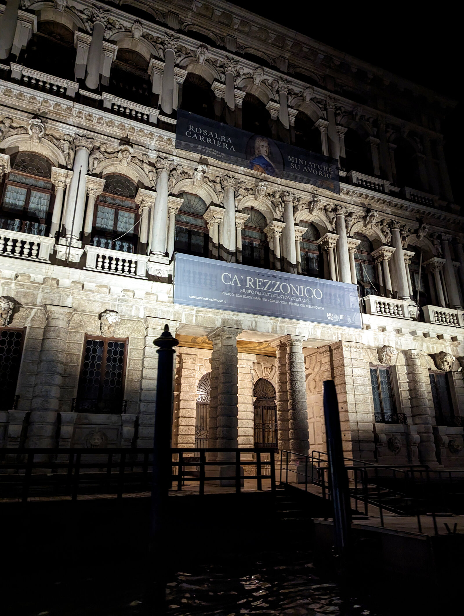 Ca' Rezzonico : A nocturnal cruise along the Canal Grande will cast the palace in an enigmatic light