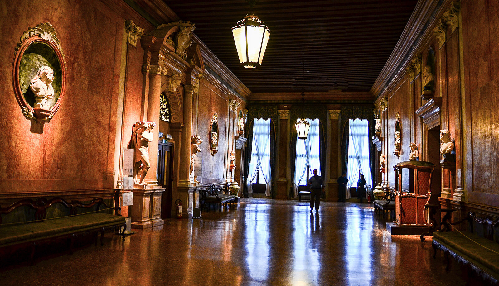 Ca' Rezzonico : In the conventional layout of Venetian palaces, the portego, or connecting hall, occupied the largest space within the building and served as the primary reception area