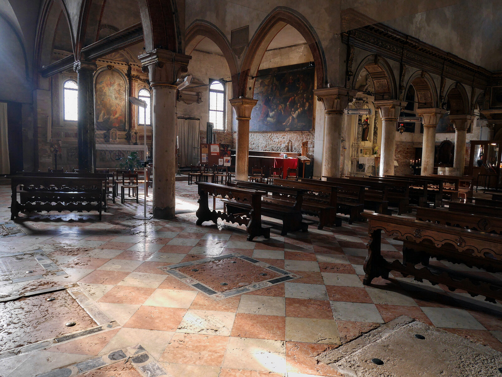 Campo San Giacomo : Definitely step inside — San Giacomo dall'Orio hides at least three fascinating curiosities waiting to be discovered