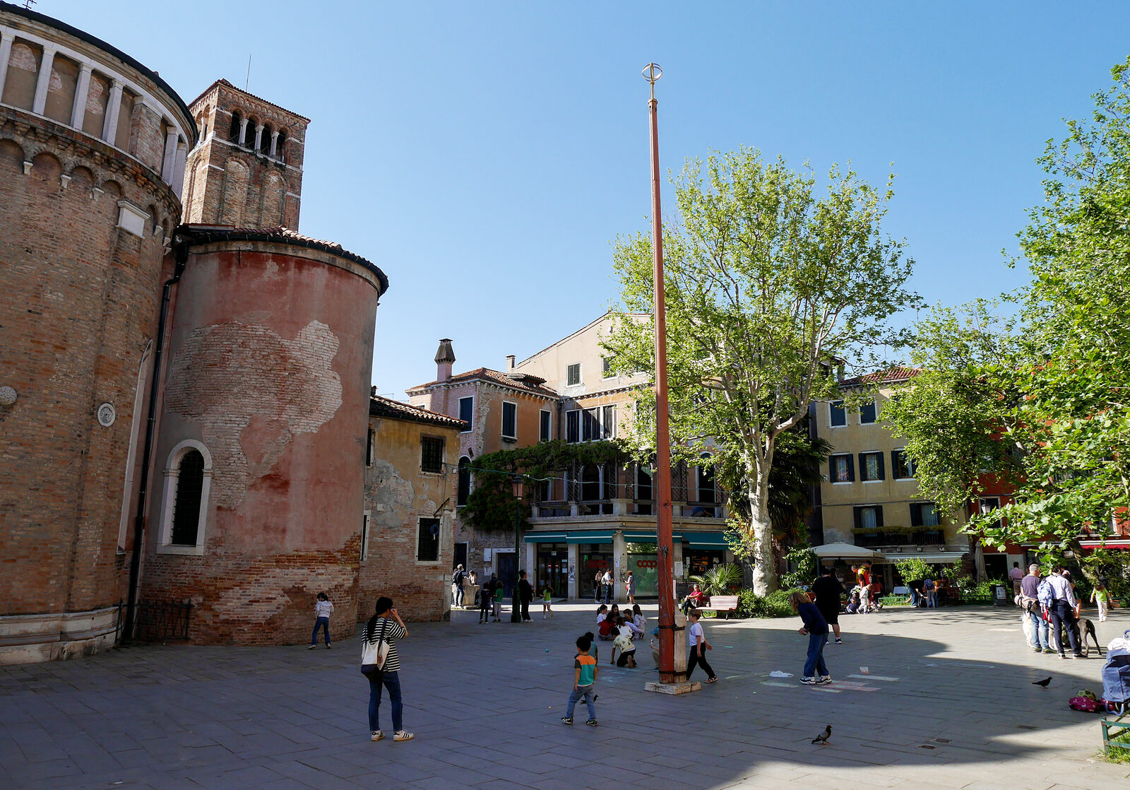 Campo San Giacomo : The campo buzzes with local life and kids at play