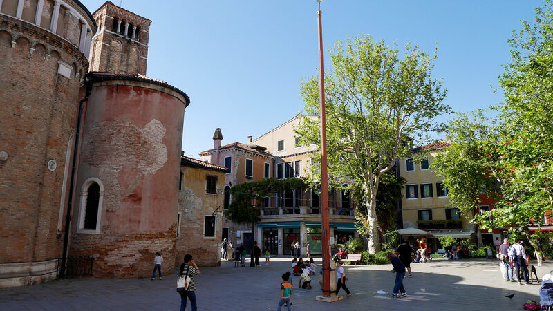Campo San Giacomo : The campo buzzes with local life and kids at play