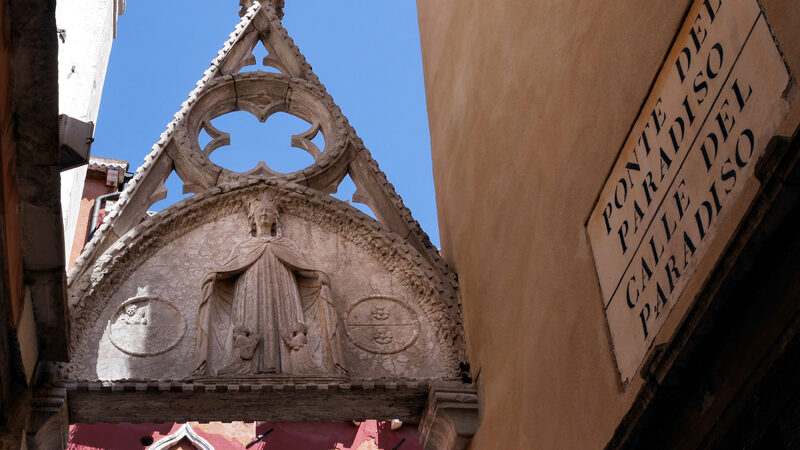 Campo Santa Maria Formosa : The arch may commemorate a union between the Foscari and Mocenigo families — possibly the couple depicted kneeling at the Virgin’s feet