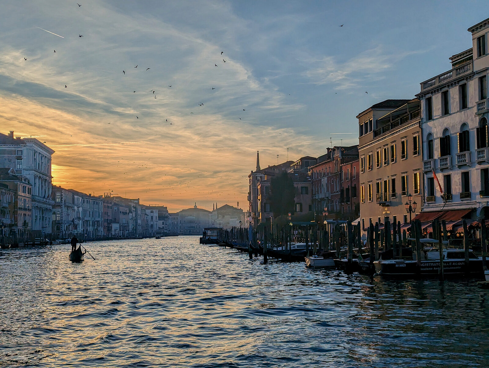 Canal Grande : Sunset casting its glow across the Grand Canal