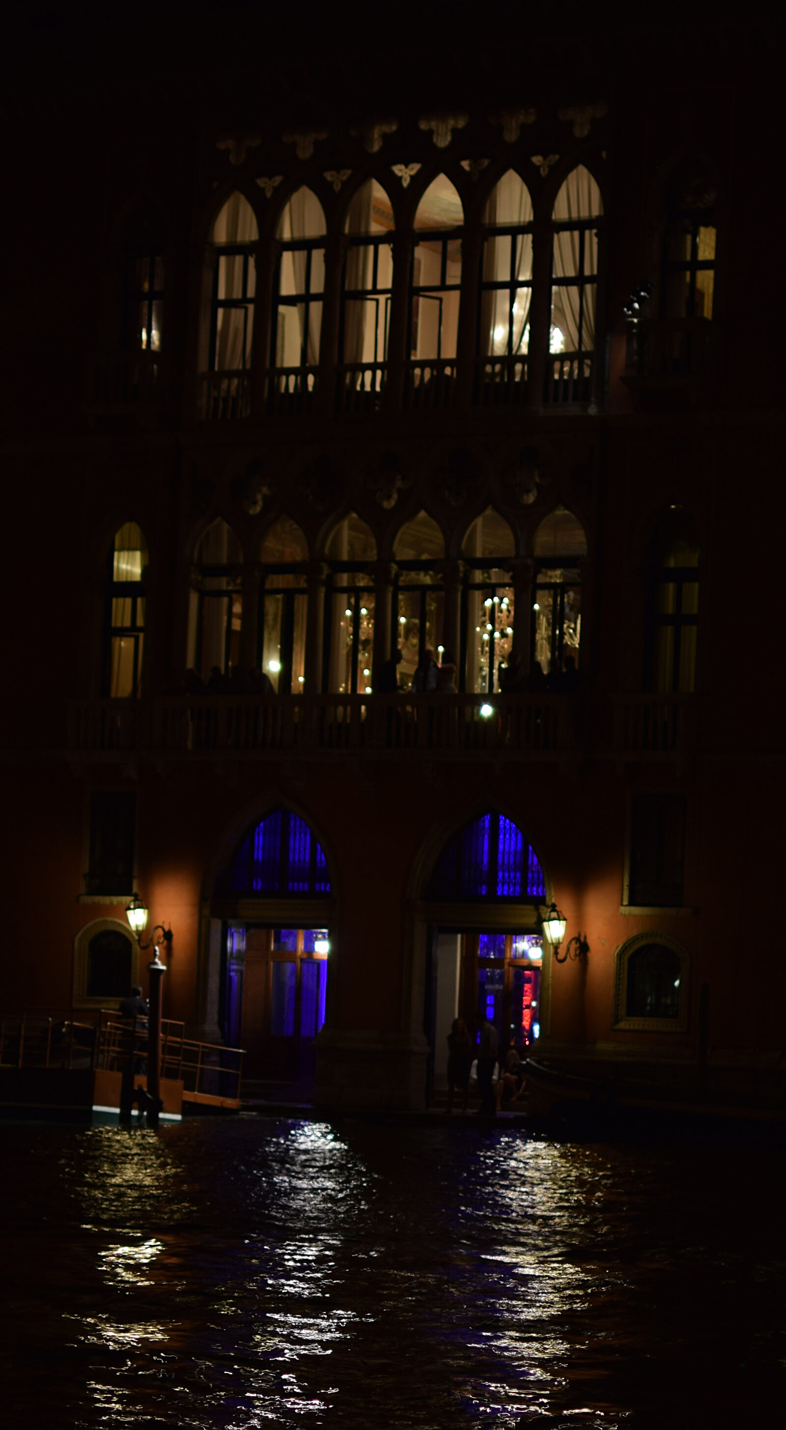 Canal Grande : Just envision all the gatherings, both from the past and present, that occur within these opulent palazzos