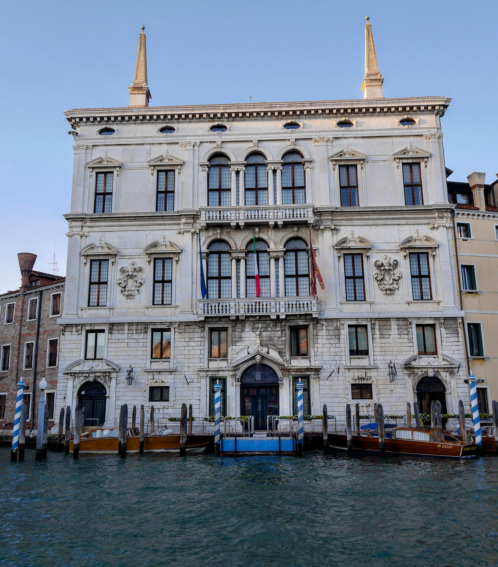 Canal Grande : Palazzo Balbi with its distinctive obelisk-shaped pinnacles