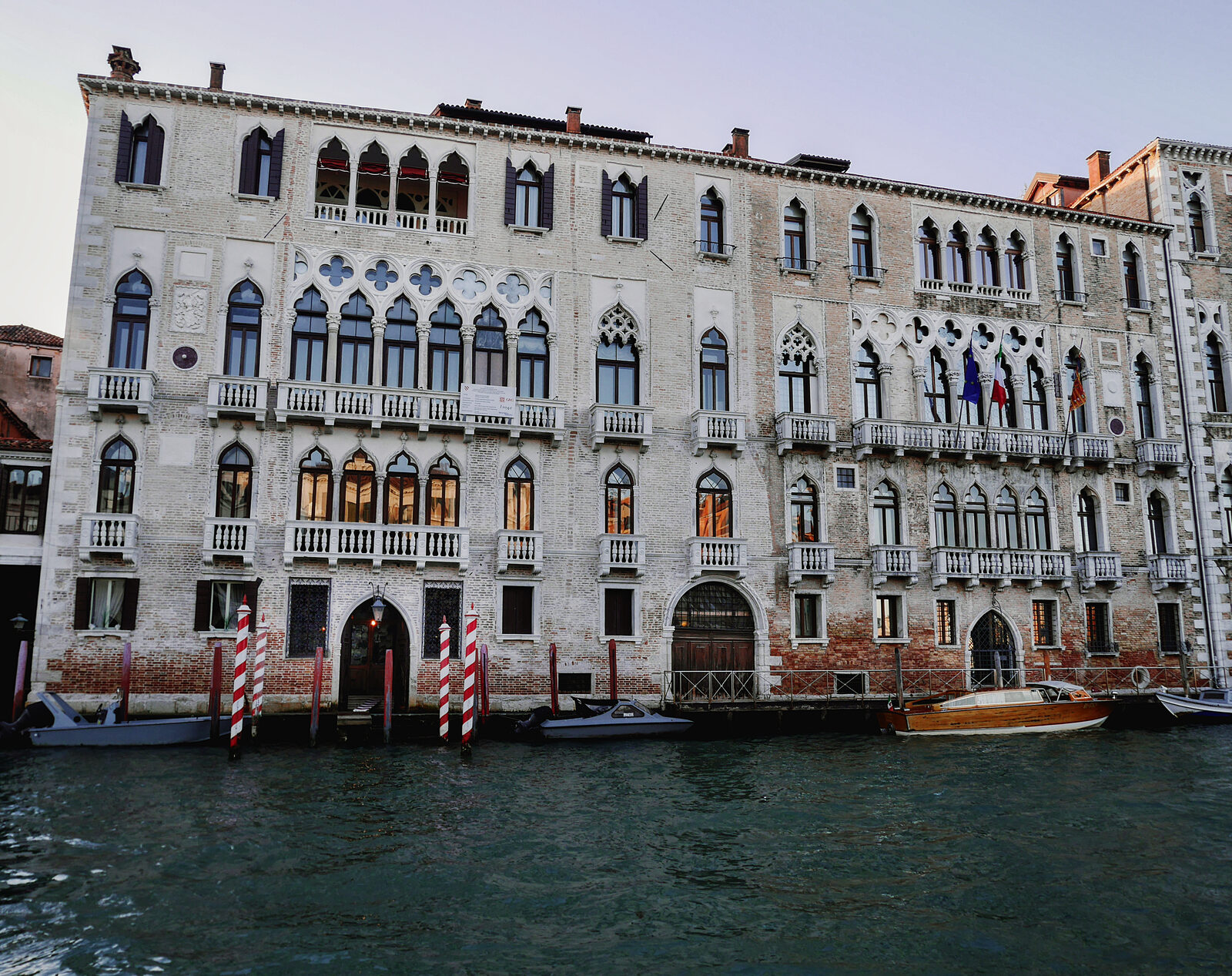 Canal Grande : Palazzo Giustinian, characterized by its late Venetian Gothic style, served as the final residence of Princess Louise of Artois who belonged to the French House of Bourbon
