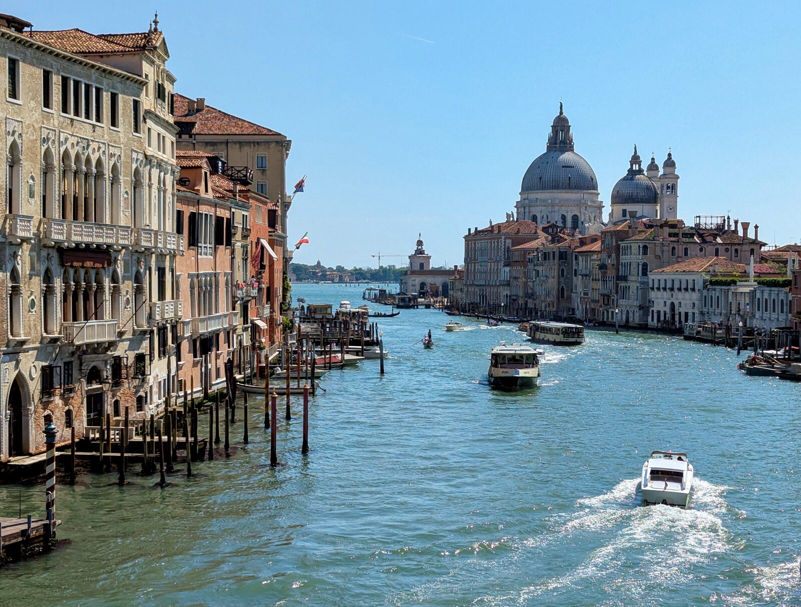 Canal Grande : Perhaps the most iconic view of all: looking east from the Accademia Bridge