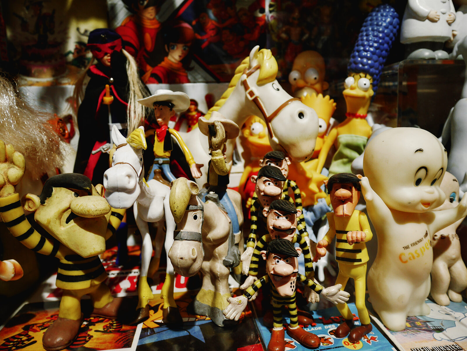 Vintage Toys : Homer seems completely surprised to find himself near Lucky Luke and the Dalton brothers