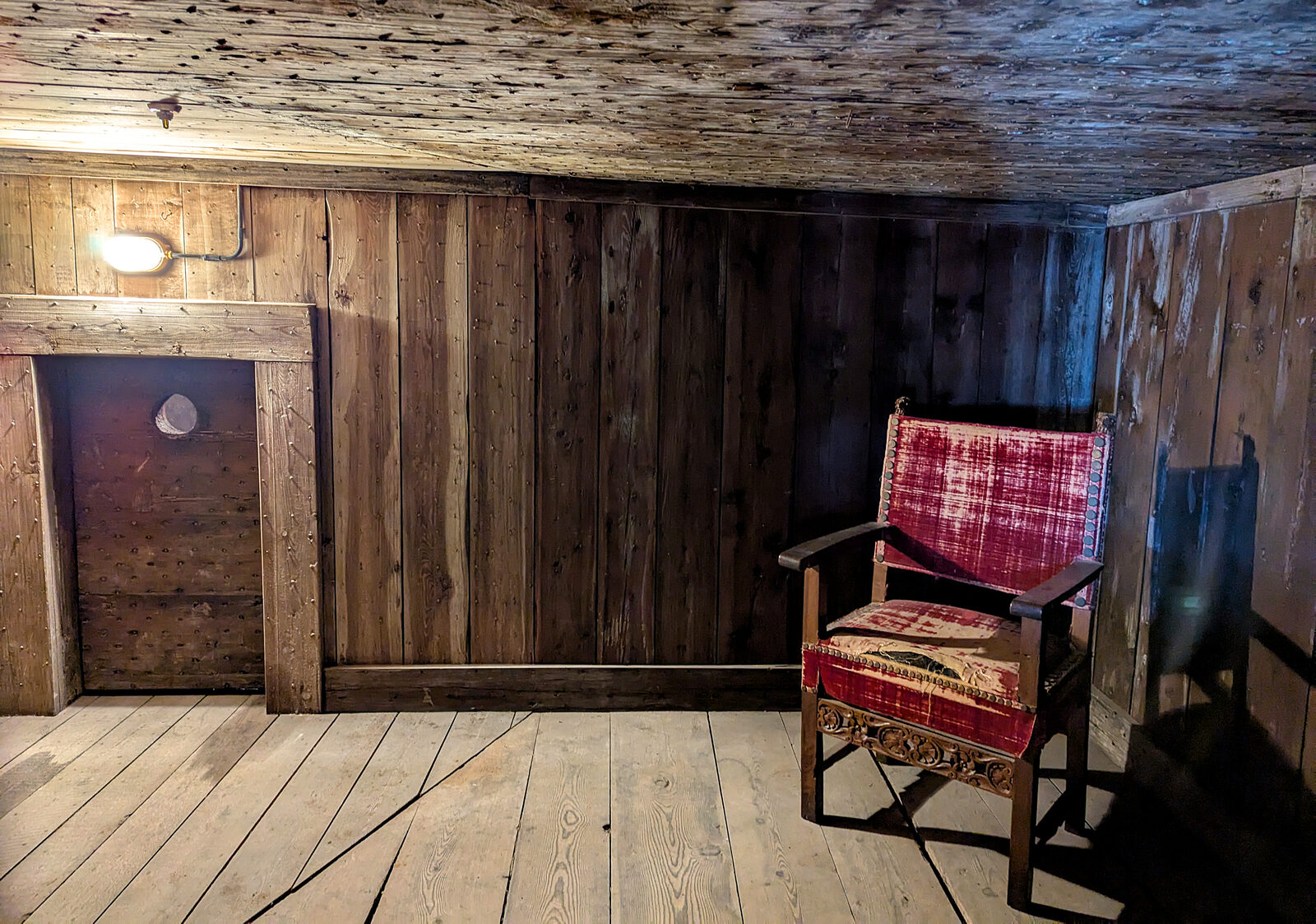 Doge's Palace : The Secret Itineraries Tour also recounts Casanova’s daring escape — including how he hid an iron bar used in the attempt inside his chair