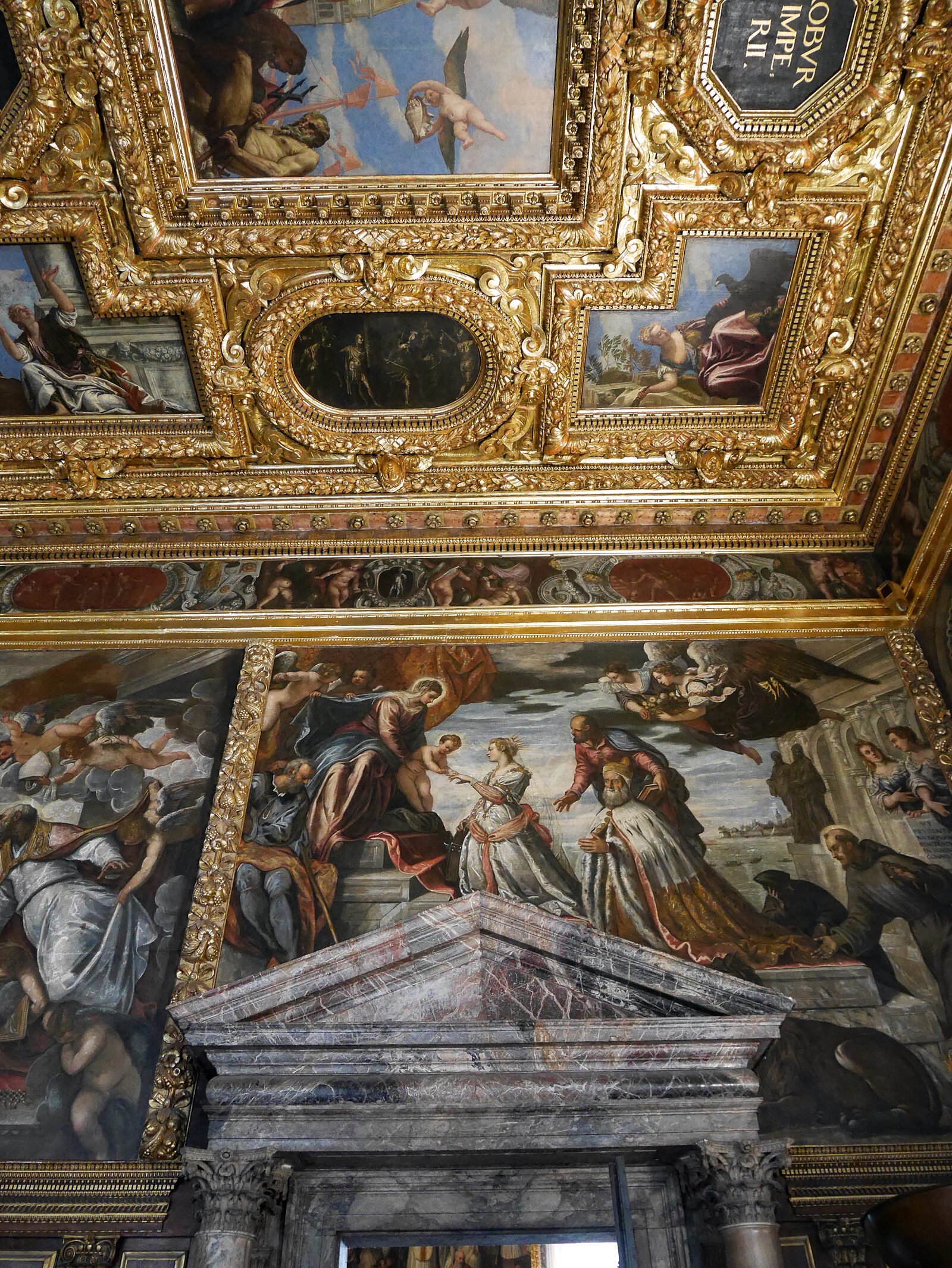 Doge's Palace : The intricate artistic detail and eclectic blend of styles