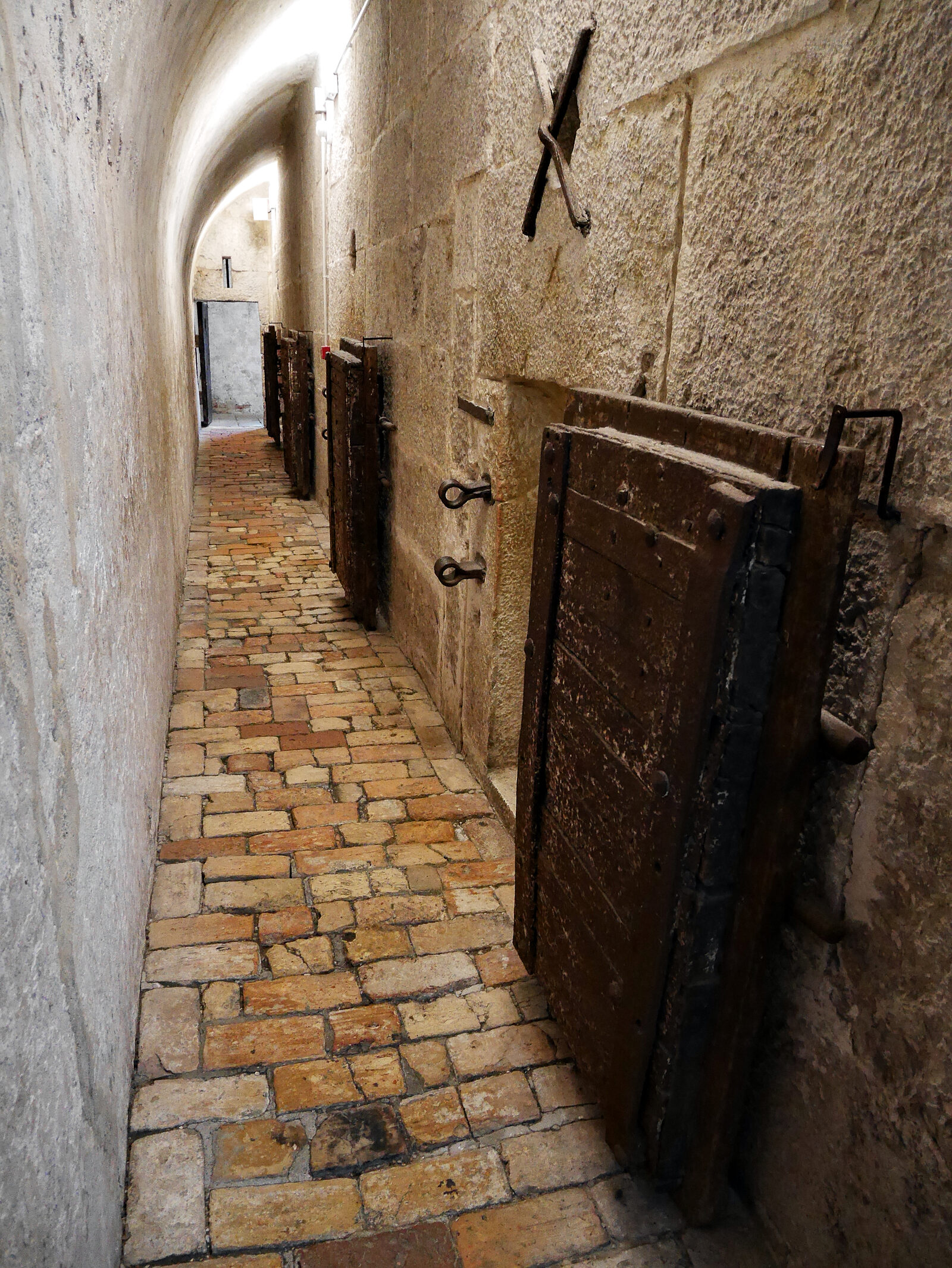 Doge's Palace : The purpose of the new prison was to enhance conditions for inmates by providing larger, well-lit cells. Specific areas within the new facility completely fail to meet this objective...