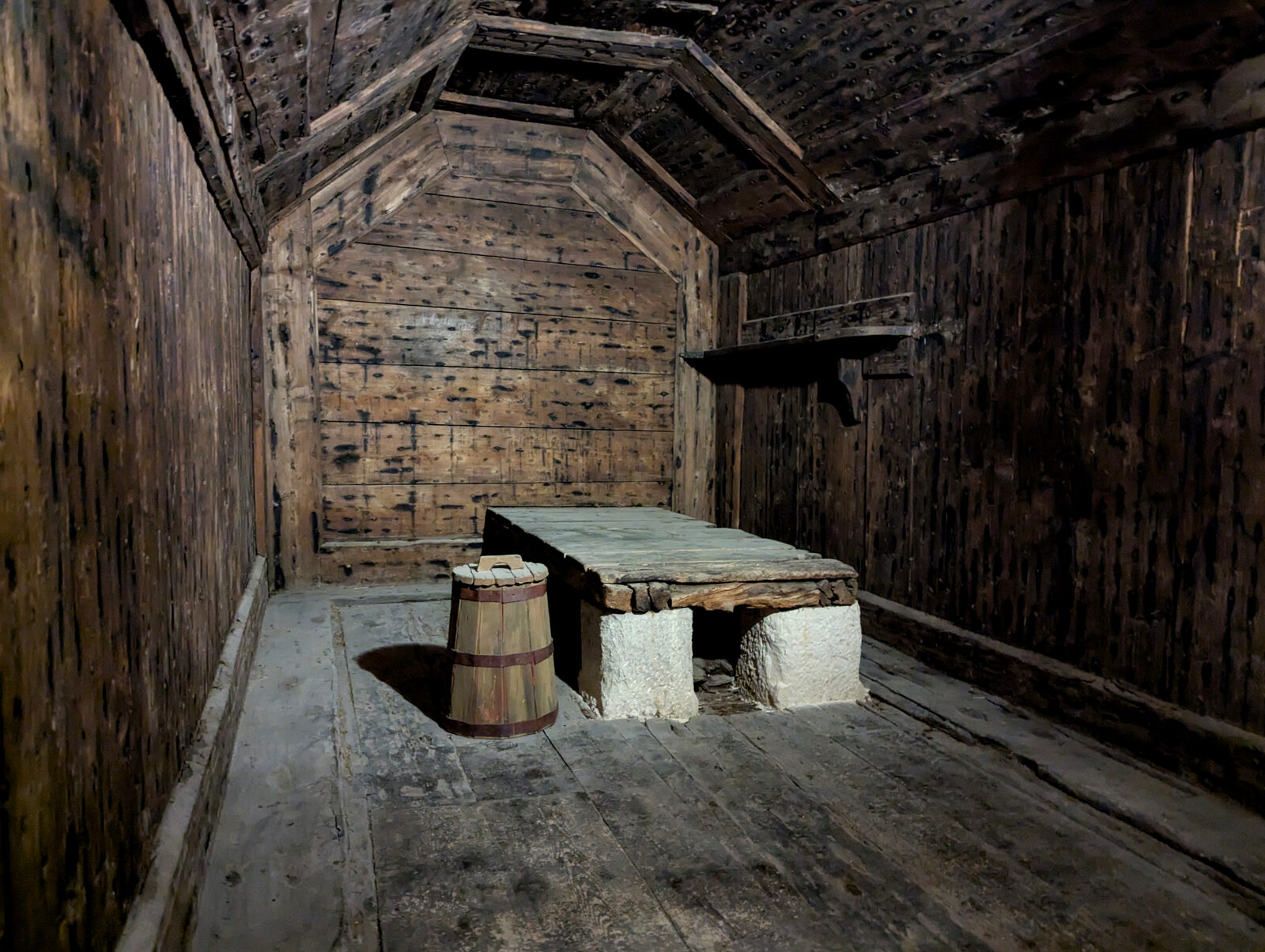 Doge's Palace : The secret prisons could hold up to seven prisoners, despite having only one bed