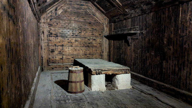 Doge's Palace : The secret prisons could hold up to seven prisoners, despite having only one bed