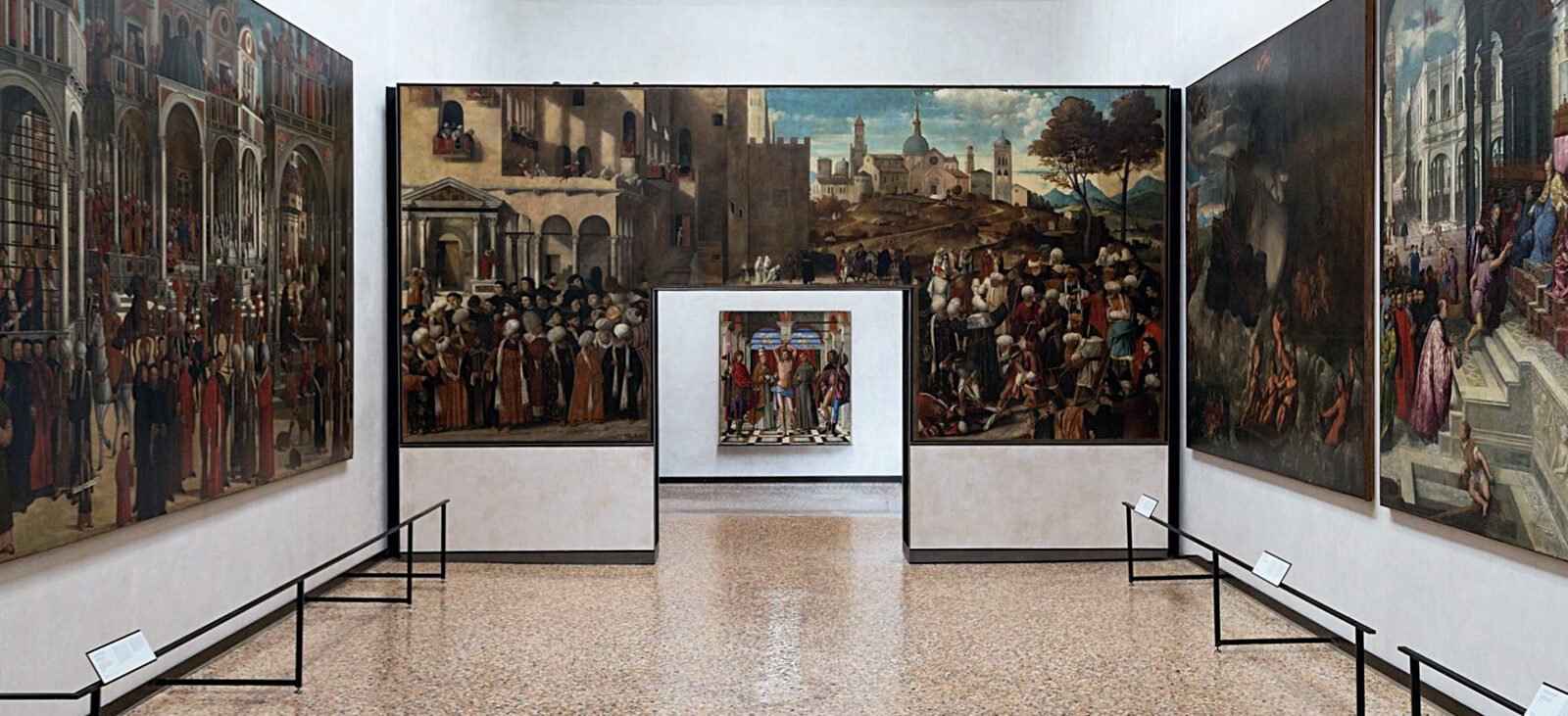 Gallerie dell'Accademia : One of the 37 halls of the Gallery