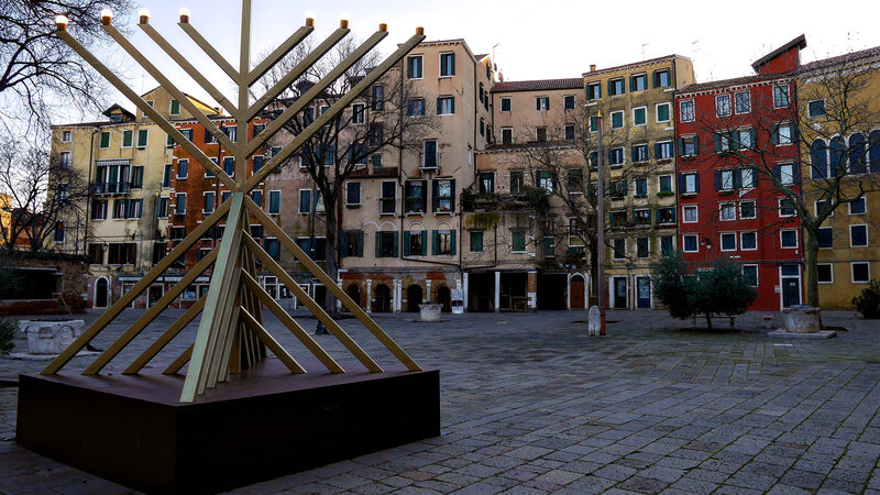 Ghetto Ebraico : The main square, Campo di Ghetto Nuovo, early on a Hanukkah morning.
