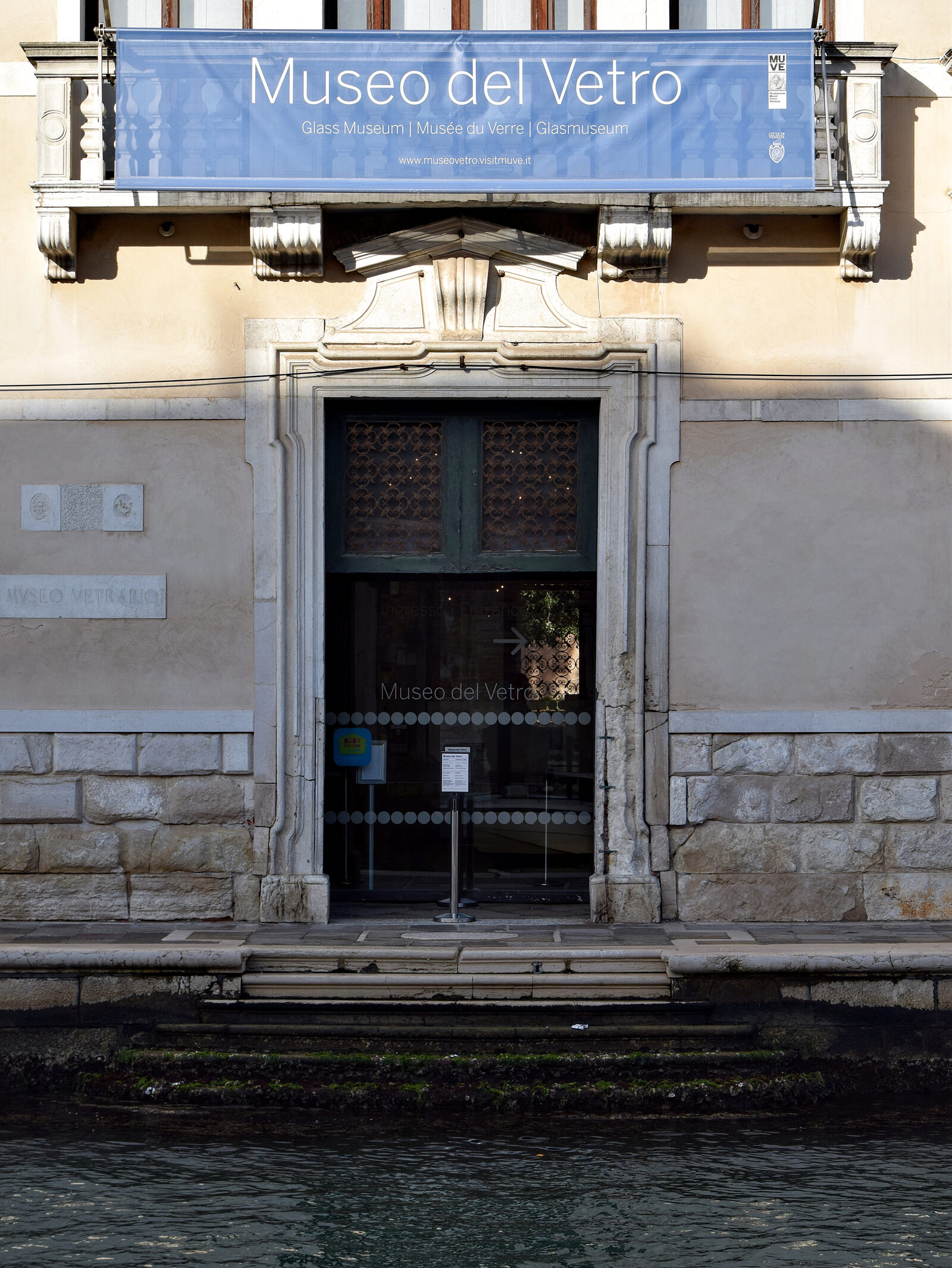 Glass Museum : The museum's entrance
