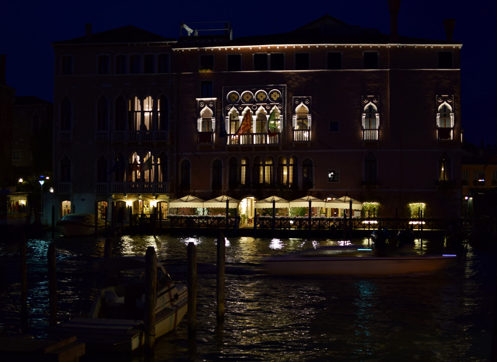 Grand Canal : Imagine the gatherings, past and present, held within these opulent palaces