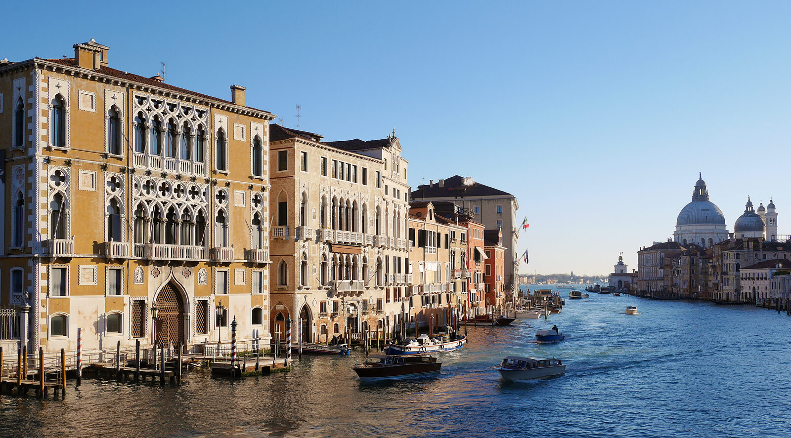 Grand Canal : On the opposite bank: Palazzo Cavalli-Franchetti and Palazzo Barbaro, right before Ponte dell'Accademia