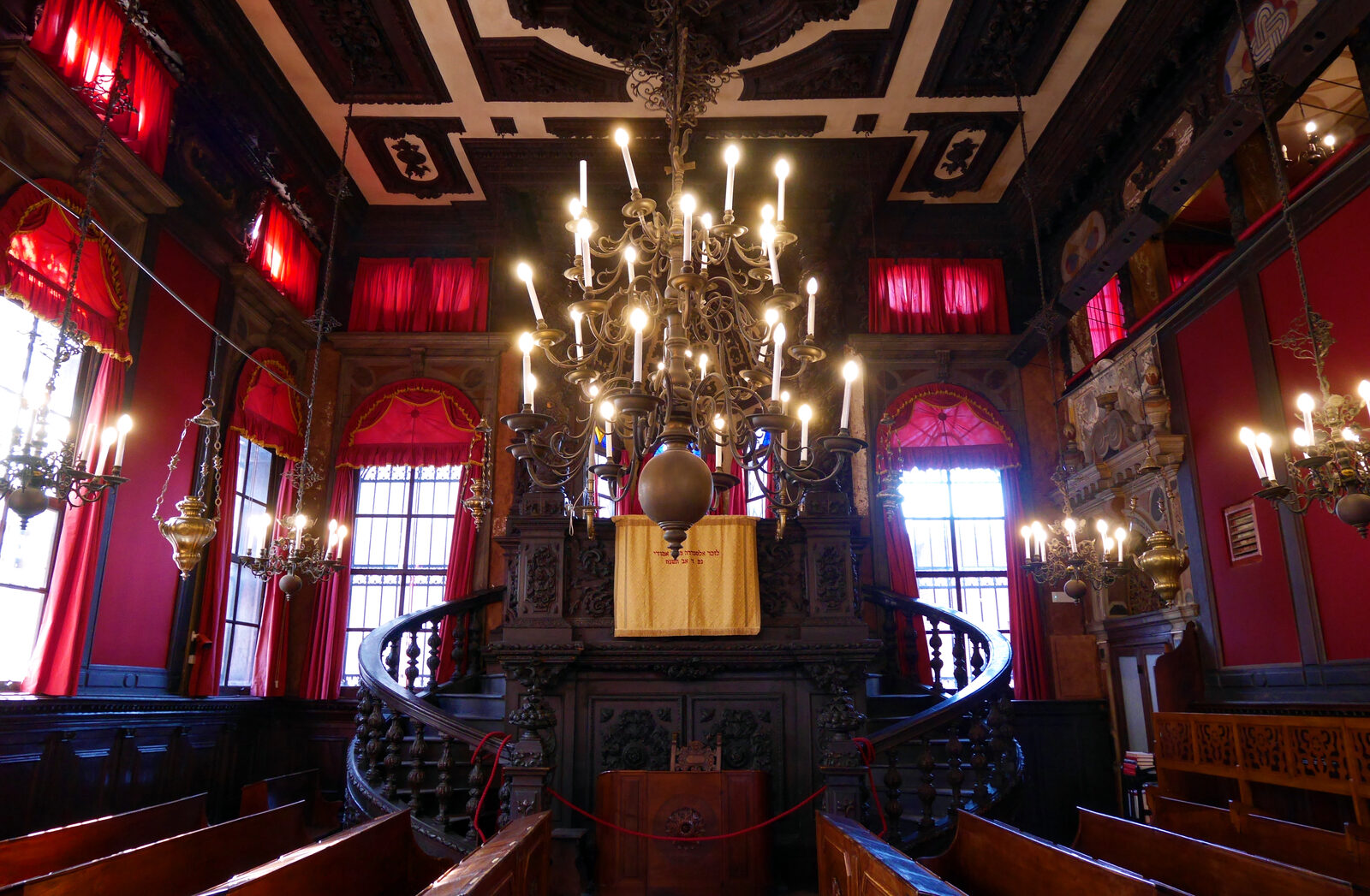 Jewish Ghetto : In contrast to the exterior, the interior is rich and refined, highlighted by the striking carved walnut bimah.