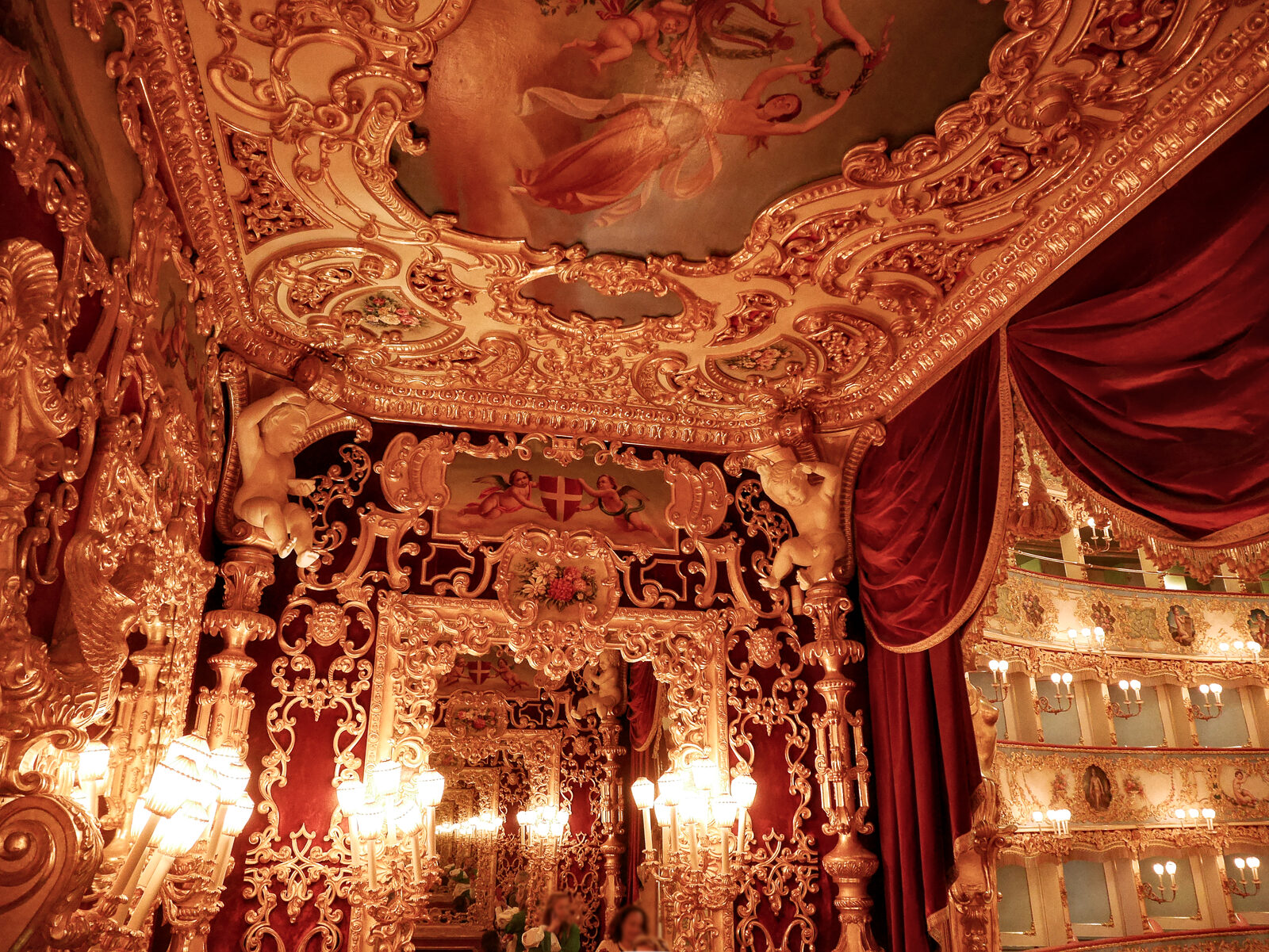 La Fenice : Extremely lush and featuring mirrors that create the illusion of endless space, the royal box was first created under Napoleon’s orders by merging six standard boxes into this special one