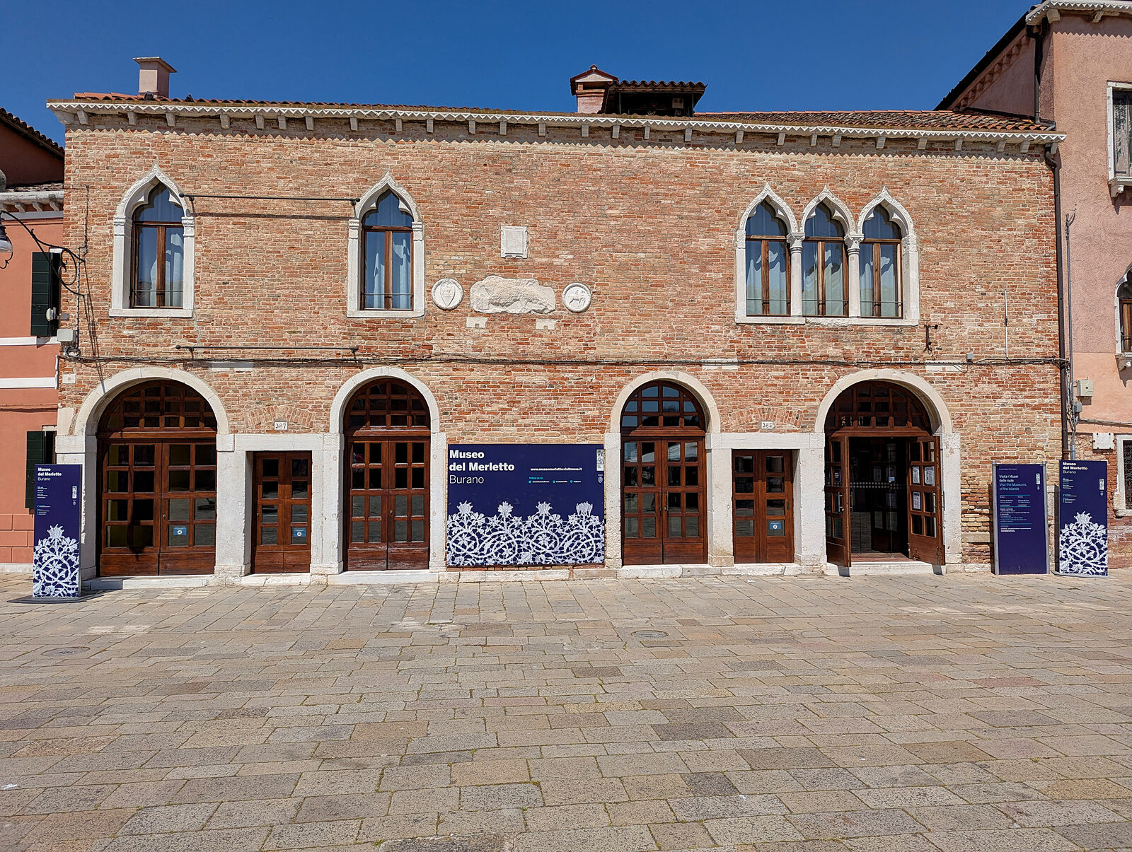 Lace Museum : The museum is housed in the historic Palace of the Podestà of Torcello, which once served as the seat of the Burano Lace School