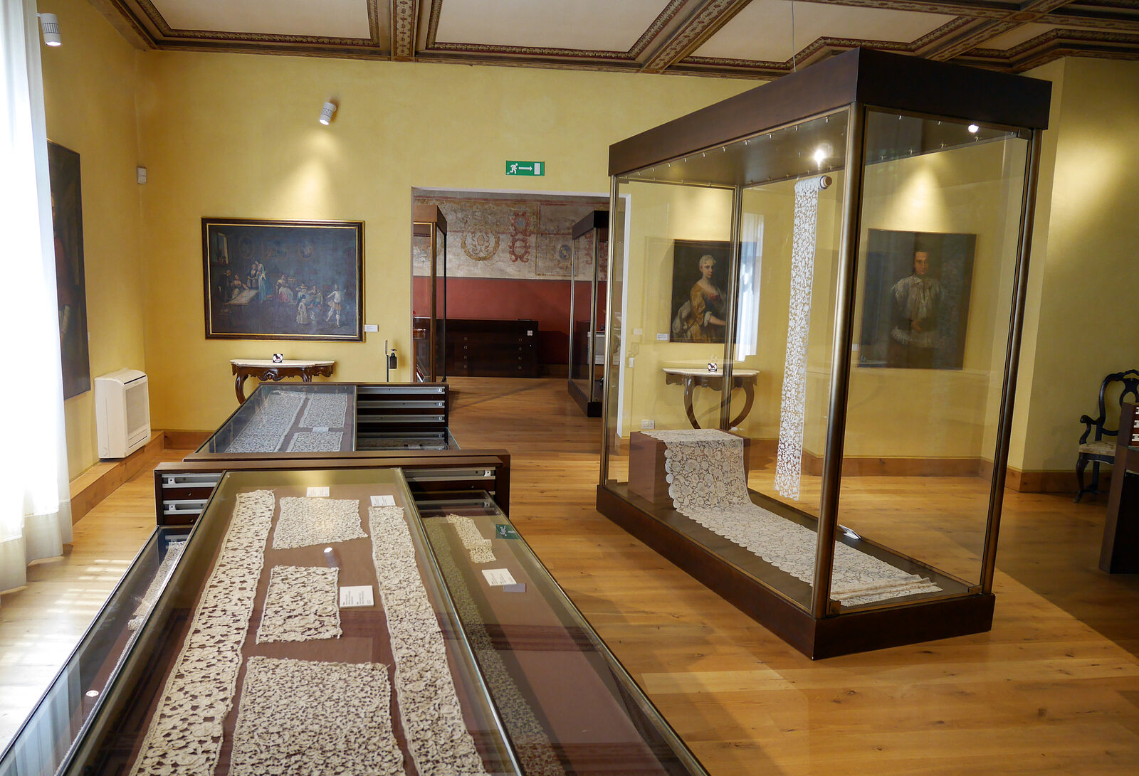 Lace Museum : The second room of the museum displays lace works from the 17th century