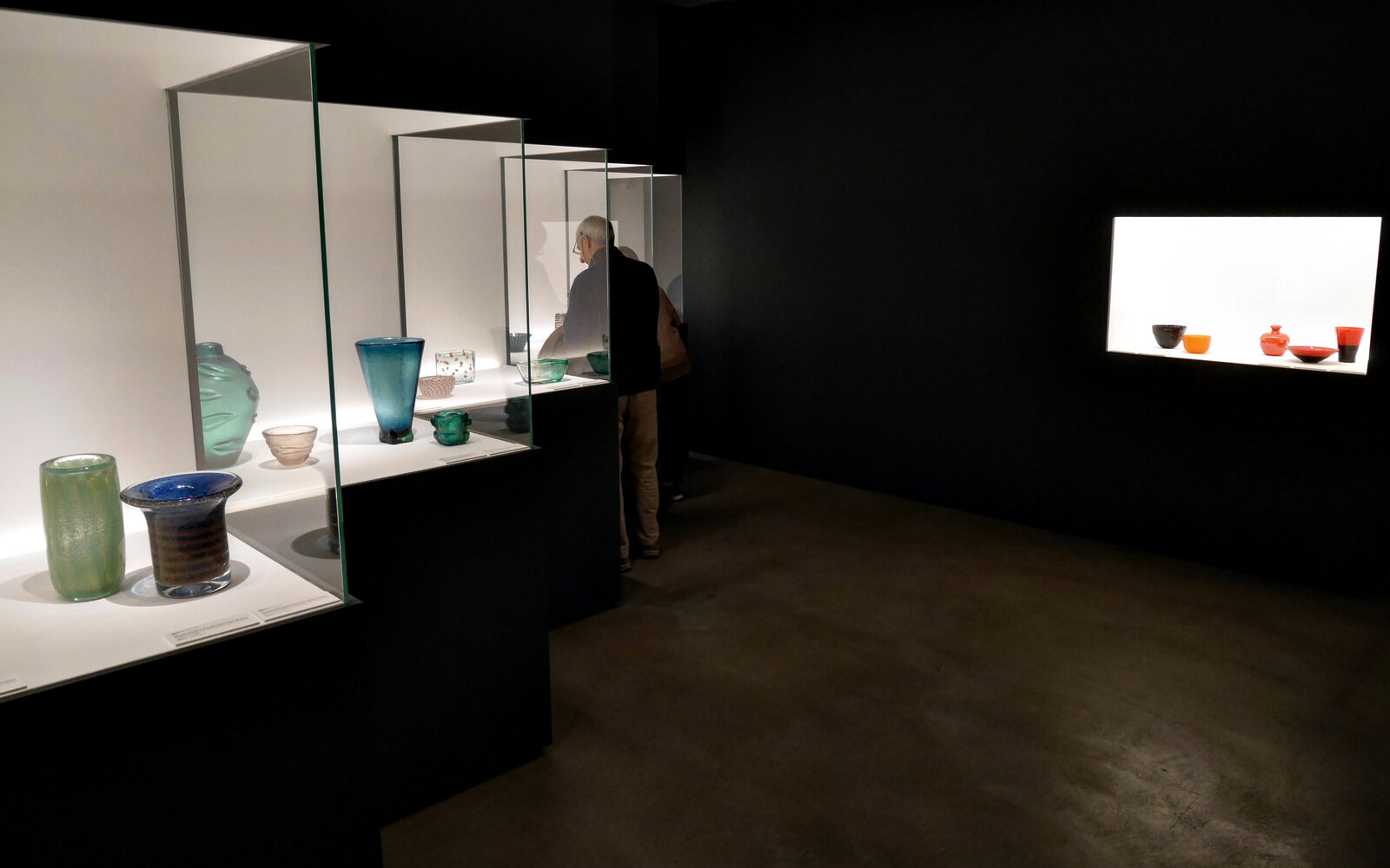 Le Stanze del Vetro : Het interieur is bewust donker gehouden, zodat de stukken in de verlichte vitrines extra opvallen