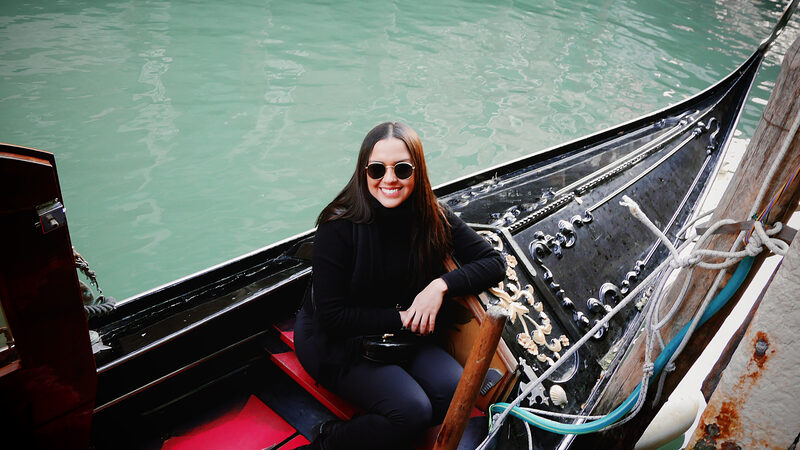 Libreria Acqua Alta : Certainly! And you can even have a photo taken while you're at it!