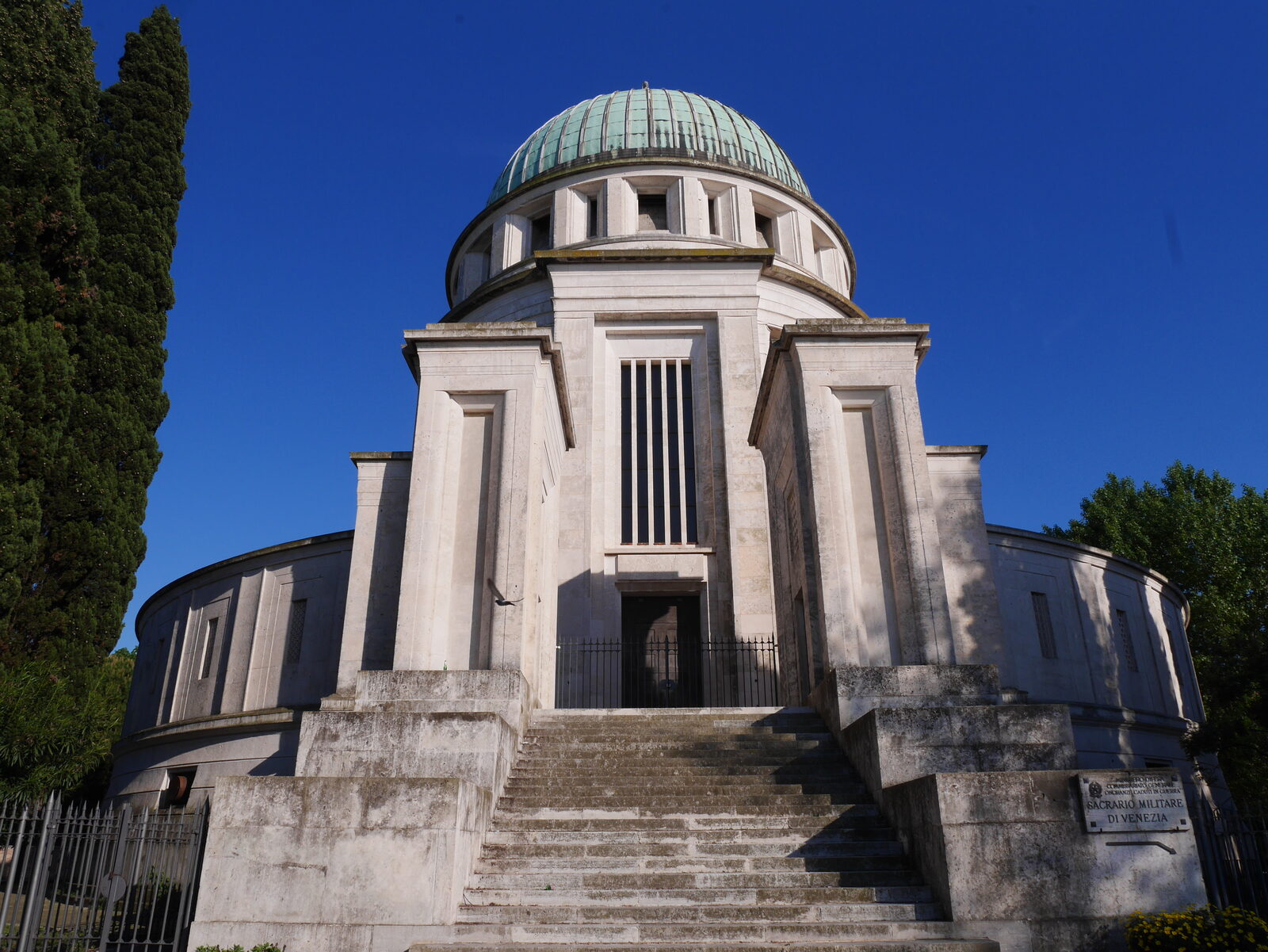Lido : You’ve surely spotted this landmark across the San Marco basin and now’s your chance to get close to the Votive Temple of Peace, a charnel house holding the collective remains of soldiers who defended Venice in WWI