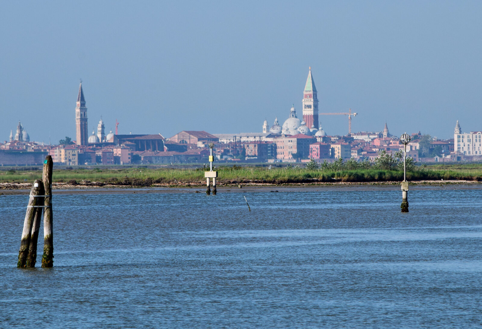 Mazzorbo : Let's get a closer view using a telephoto lens