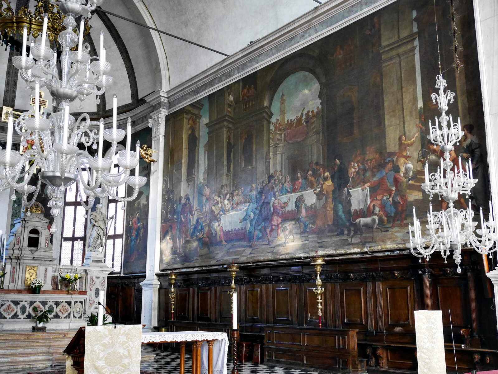Murano : A pair of large paintings by Bartolomeo Letteri cover the side walls of the chancel, including his version of Wedding at Cana