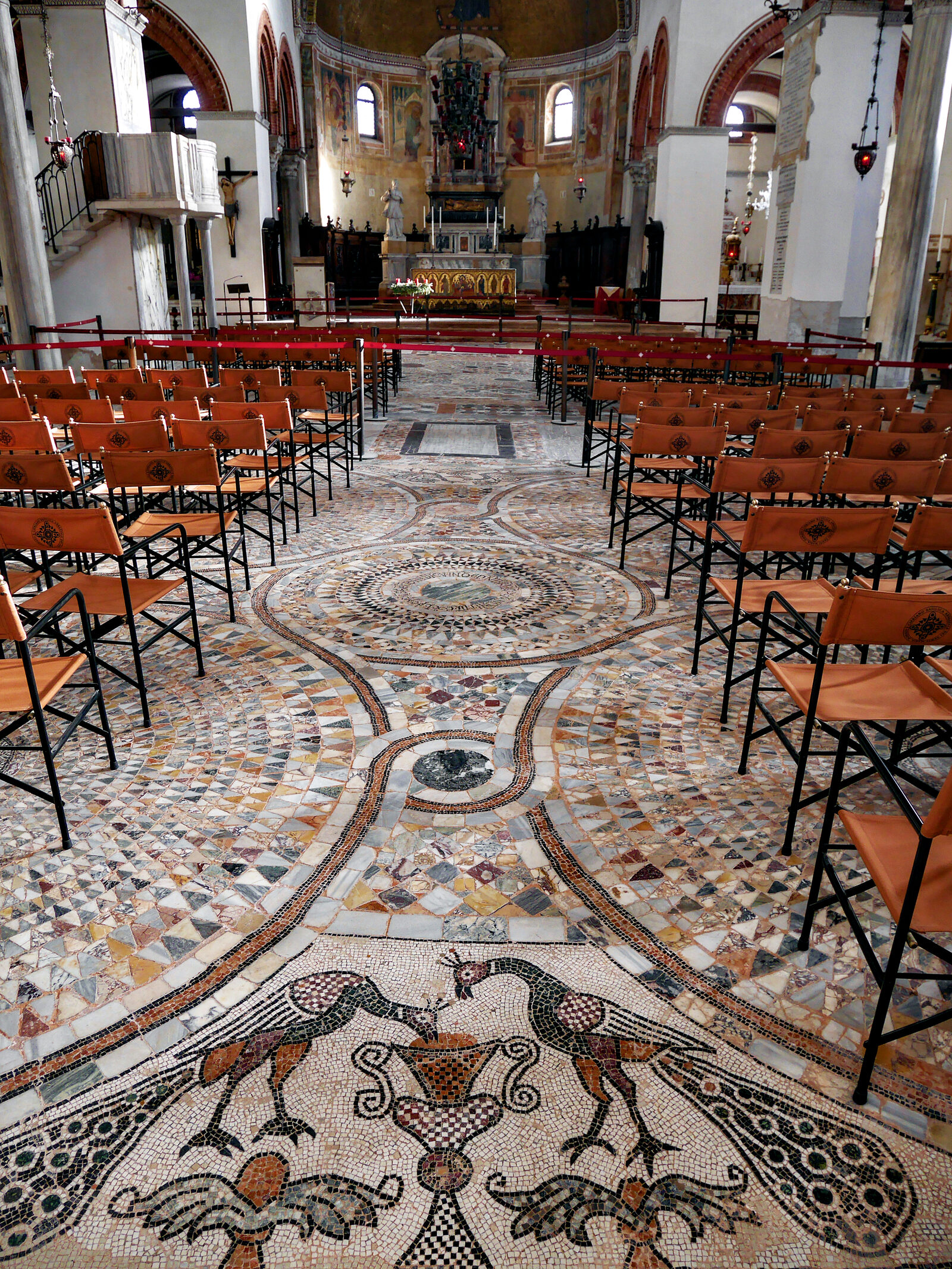 Murano : Inside Santi Maria e Donato, prepare to be amazed by the stunning floor mosaic