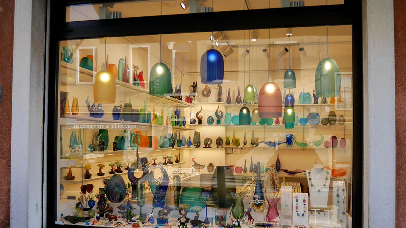 Murano : The range of prices is also wide, from souvenir shops to premium boutiques offering artisanal creations