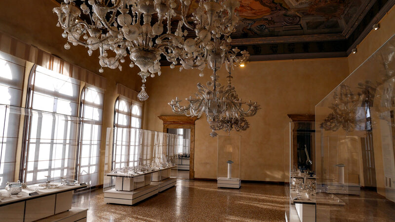 Museo del Vetro : The spacious central room, also known as the portego, situated on the first floor
