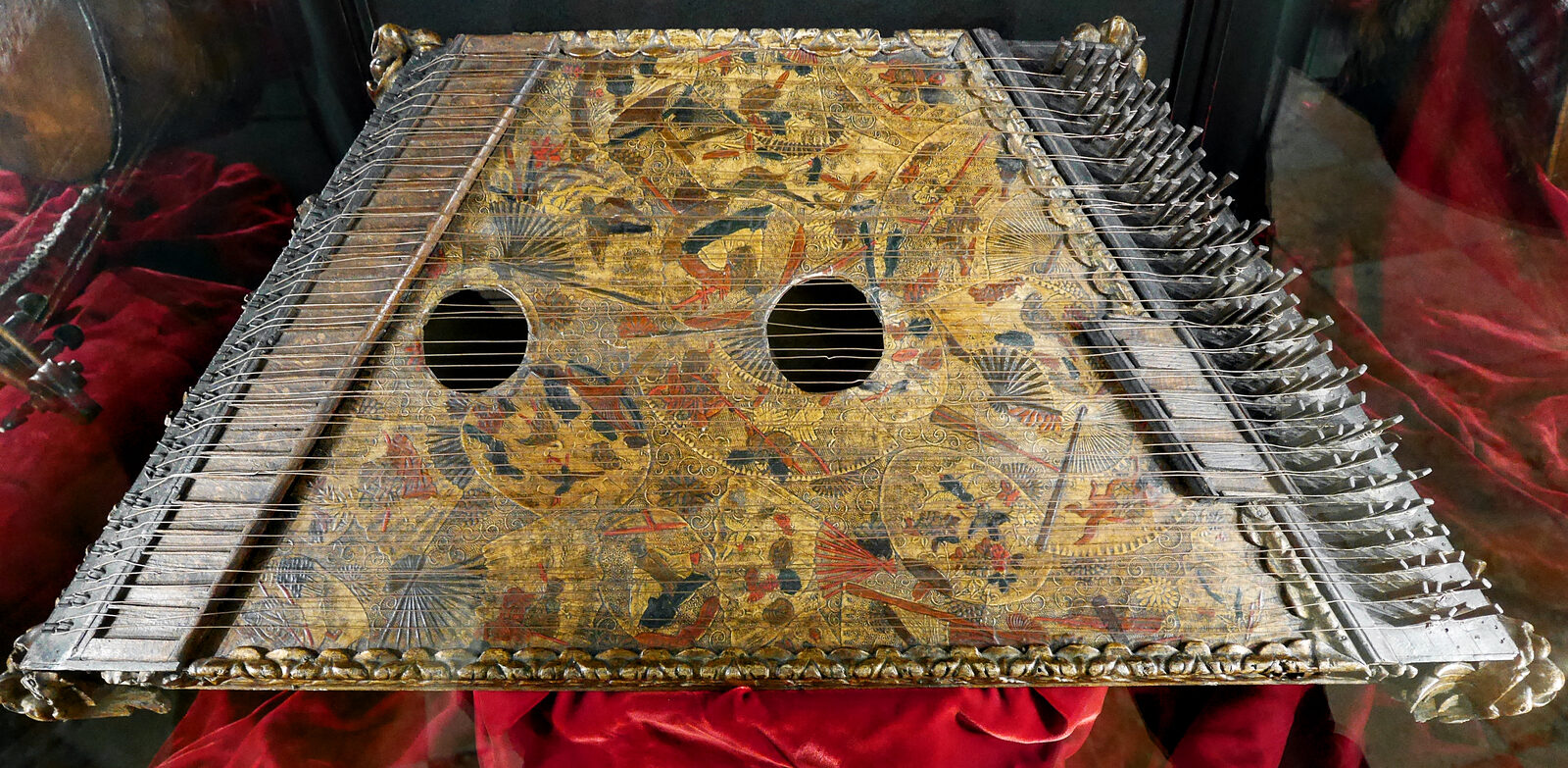 Music Museum : Intricate ornamentation decorates the resonance box of this psaltery, which dates back to 1700