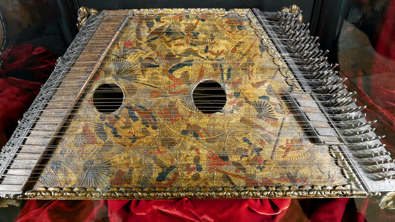 Music Museum : Intricate ornamentation decorates the resonance box of this psaltery, which dates back to 1700